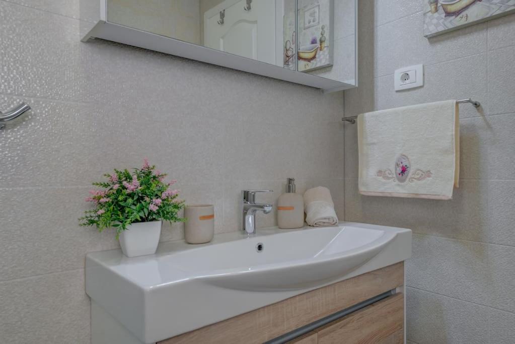 Diva 1,Stylish Old Town Studio Apartment Near Beach Split Ngoại thất bức ảnh
